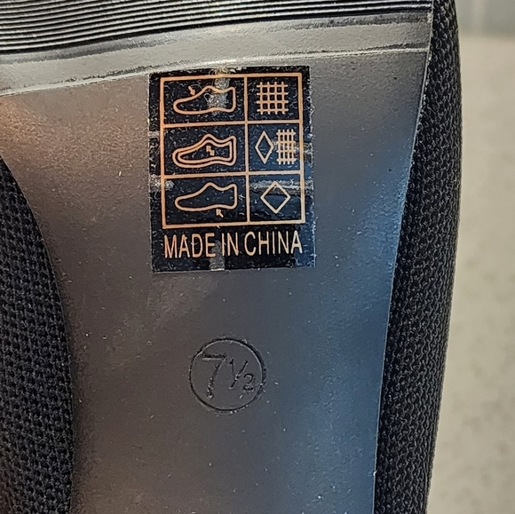 Newbella | Trendy Black Mules with Gold Chain | Size 7.5 Wide - Picture 13 of 14